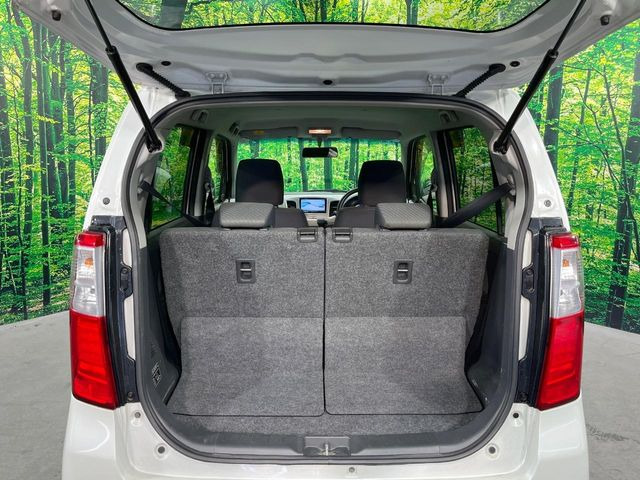 普段のお買い物や通勤、送迎等に十分な荷室スペースを確保しております。セカンドシートを倒すと、大きな荷物の積載も可能です♪