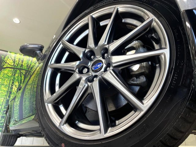 �y����17�C���`�A���~�z�C�[���z�O�ςɃ}�b�`���������A���~�z�C�[���𑕒����Ă���܂��B�e��ЊO�A���~�z�C�[����A�X�^�b�h���X�^�C�����戵�����Ă���܂��B���񂲑��k����������