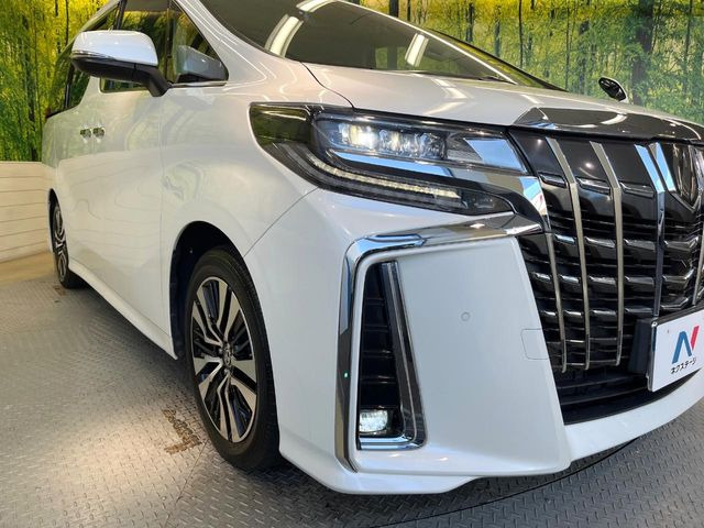 【シーケンシャルターンランプ付きLEDヘッドライト】人気の『流れるウィンカー』付きのLEDヘッドライトを装備♪高級感はもちろん、点灯時は存在感たっぷりで他車からも認識されやすく安心です。
