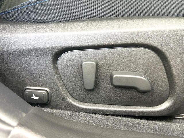 【パワーシート】スイッチ一つで簡単にシートの微調整が可能!電動だから力もいりません!快適なシートポジションにセットして、快適なドライブをお楽しみください。