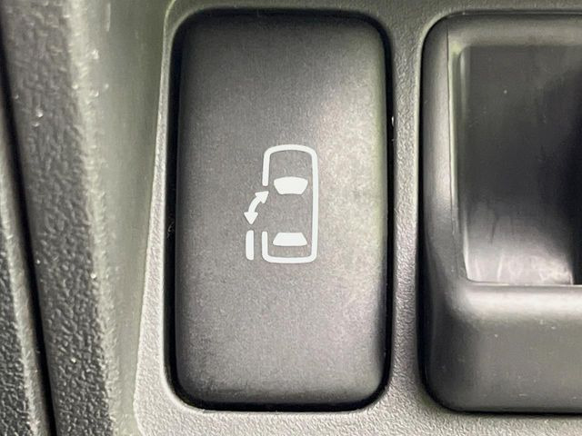 【パワースライドドア】スマートキーや運転席のスイッチでスライドドアの開閉が可能♪電動だから力を入れてドアを開ける必要が無く、小さいお子様でも、重い荷物を持っている時もラクに開け閉めできます♪