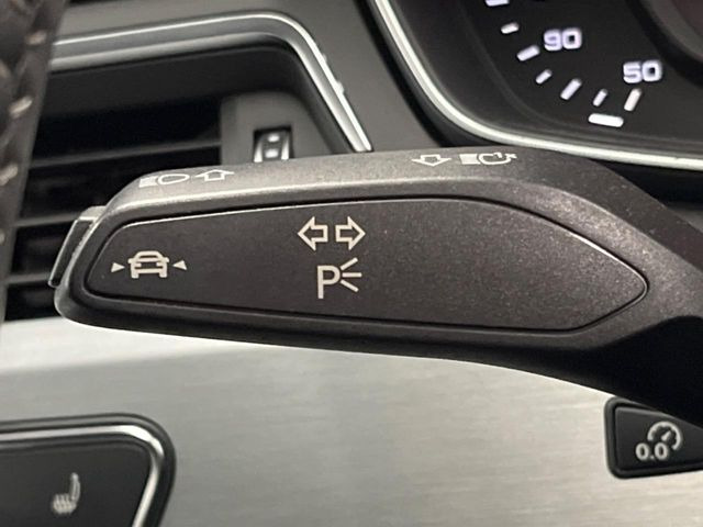 ●サイドアシスト(後方支援):走行中、ドライバーの死角の車両を検出して事故を未然に防ぐシステムです。レーダーセンサーが後方の並走車を検出すると、該当する側のドアミラー内側LEDが点灯し注意を促します。